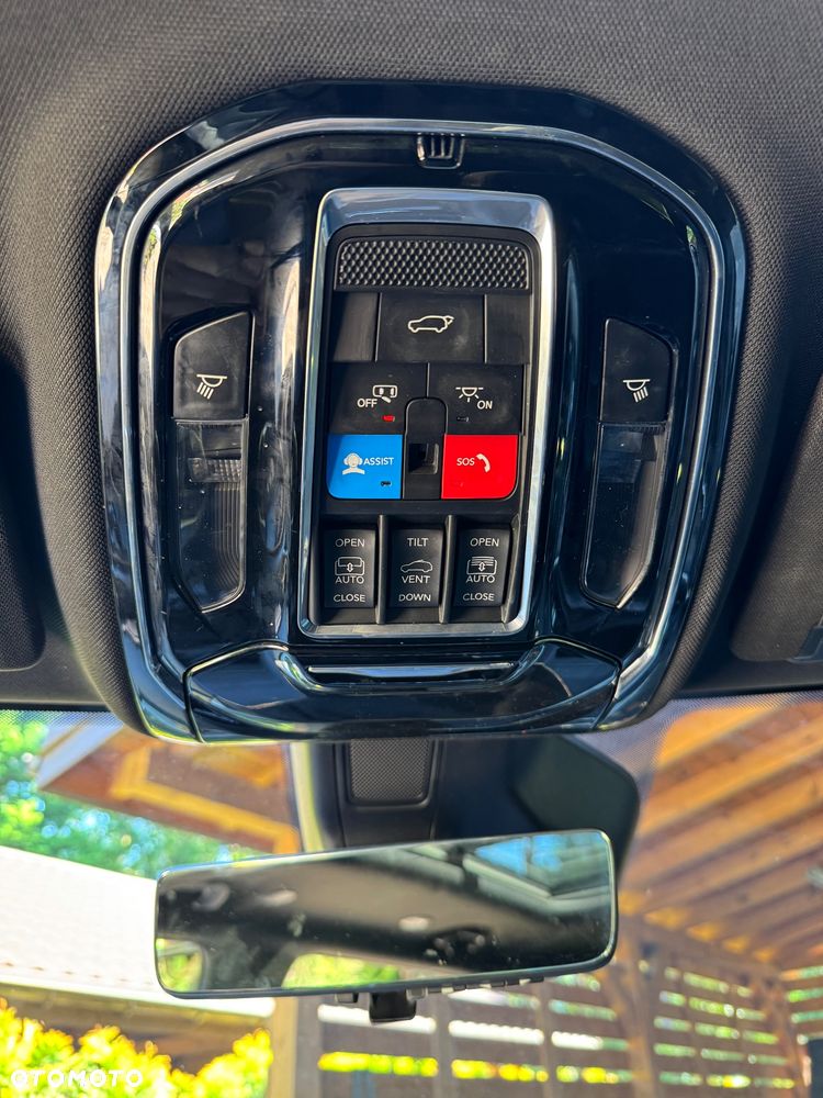 Jeep Grand Cherokee - 35
