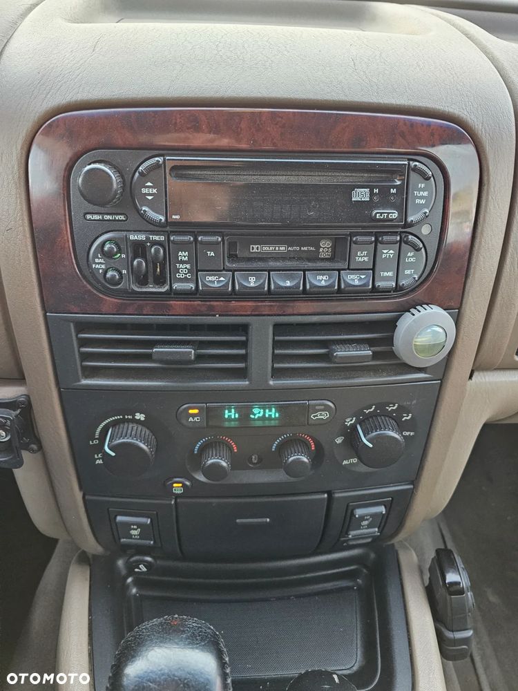 Jeep Grand Cherokee - 26