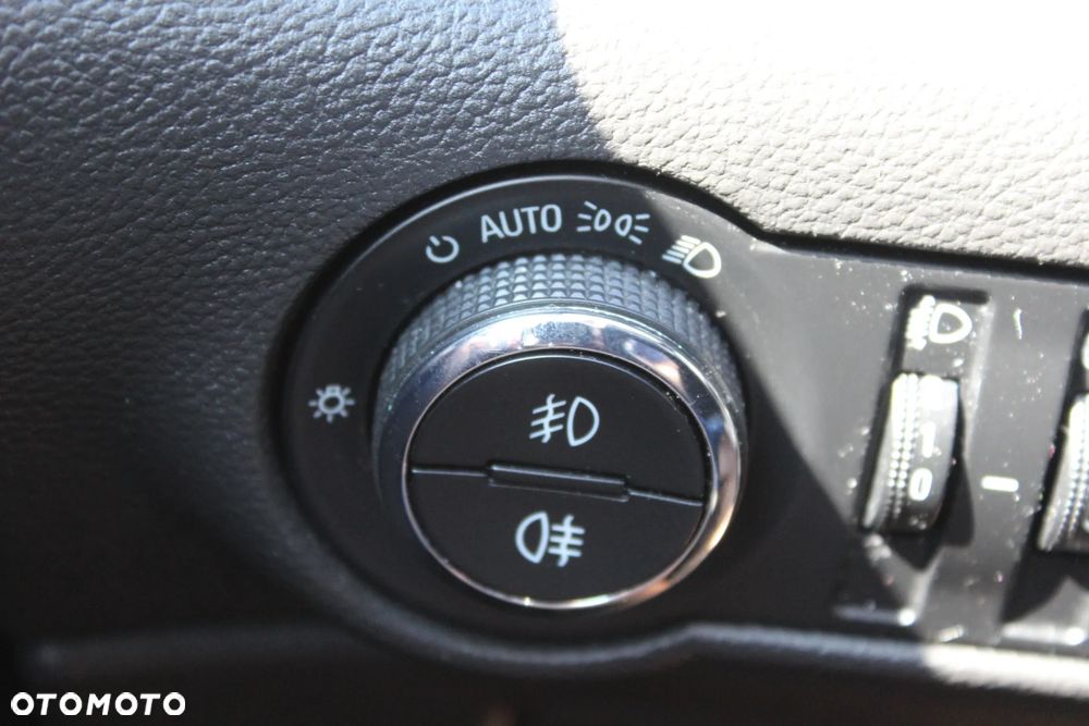 Opel Astra 1.6 NAVI - 30