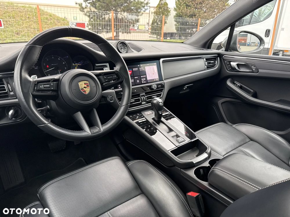 Porsche Macan T - 13