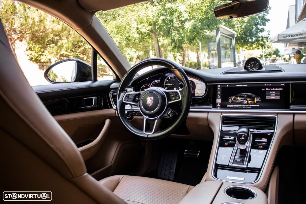 Porsche Panamera 4 E-Hybrid - 33