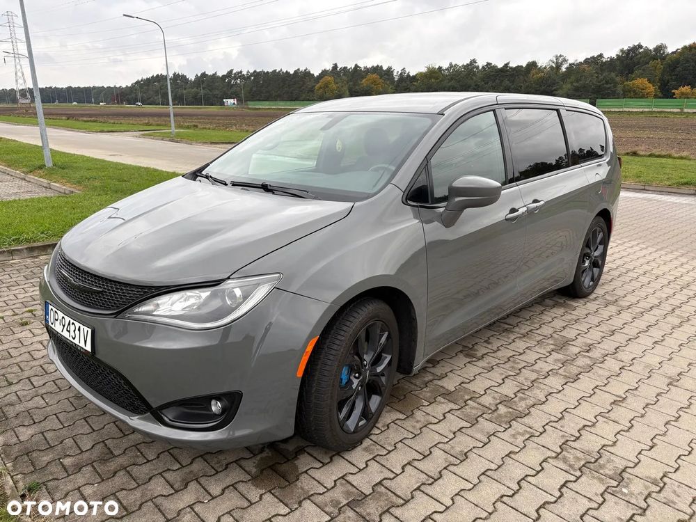 Chrysler Pacifica - 1