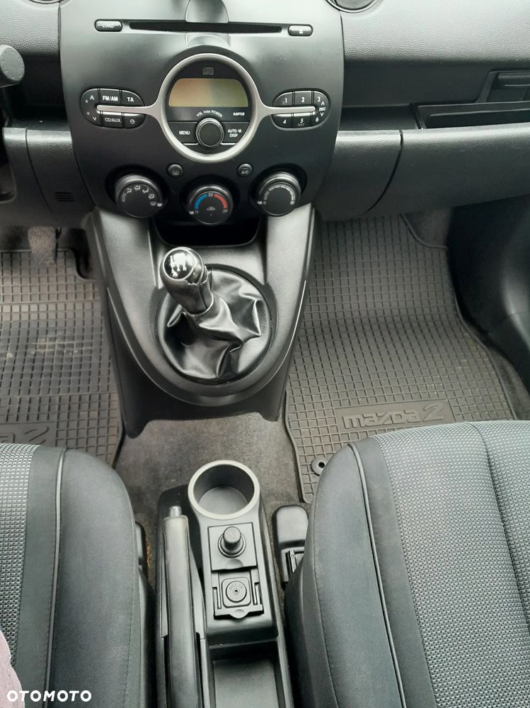Mazda 2 - 10
