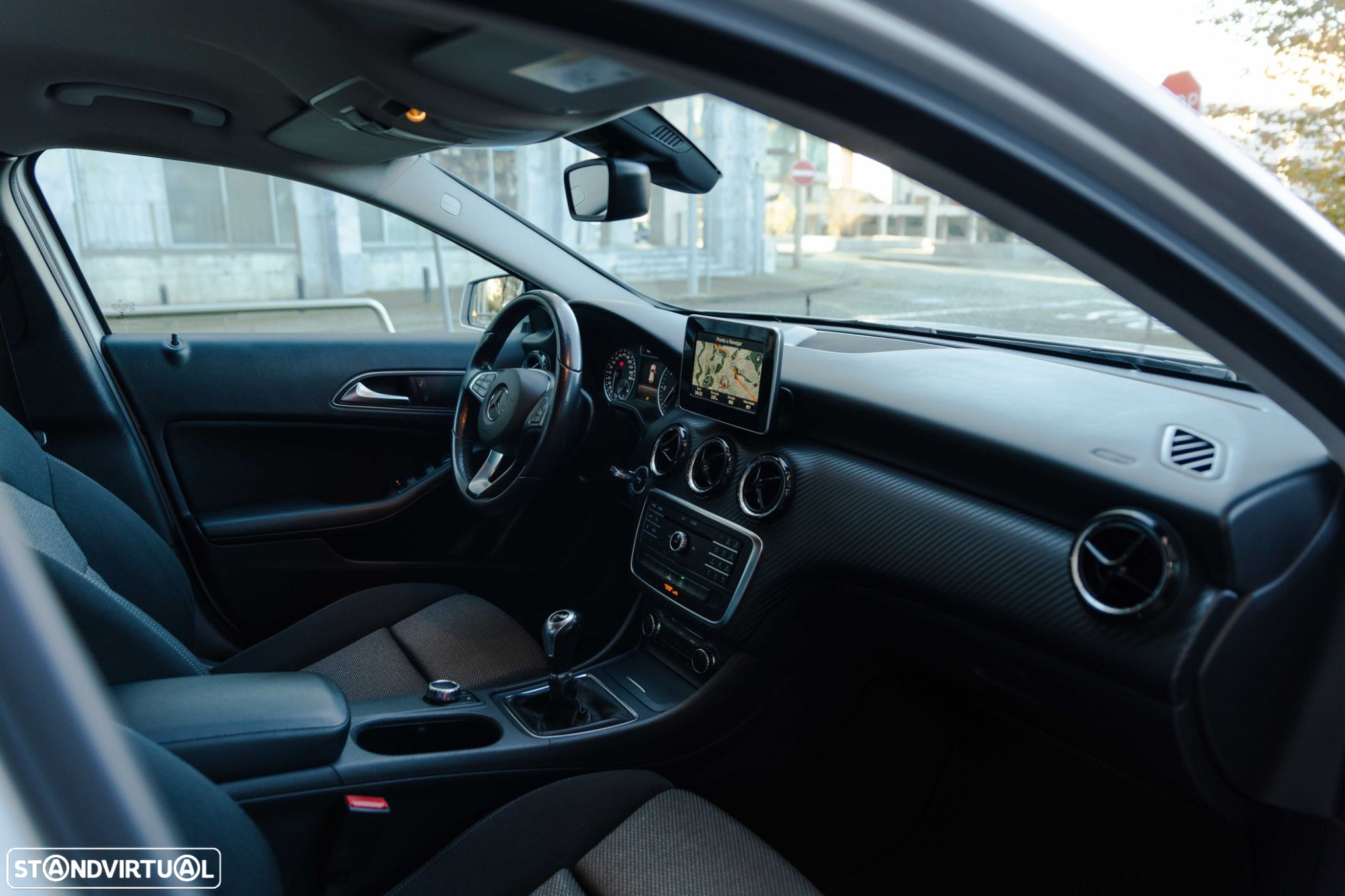 Mercedes-Benz GLA 180 d Urban - 24