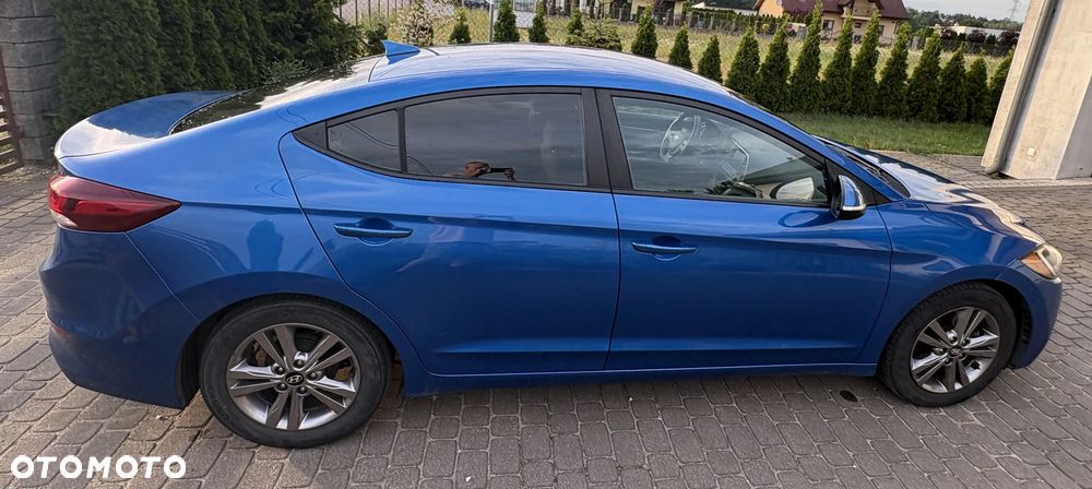 Hyundai Elantra - 4