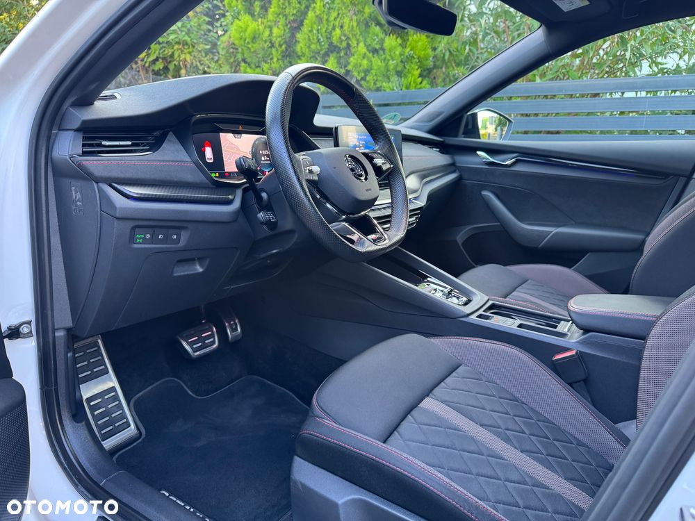 Skoda Octavia 2.0 TDI DSG RS - 23