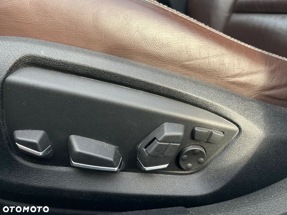 BMW Seria 5 550i xDrive - 30