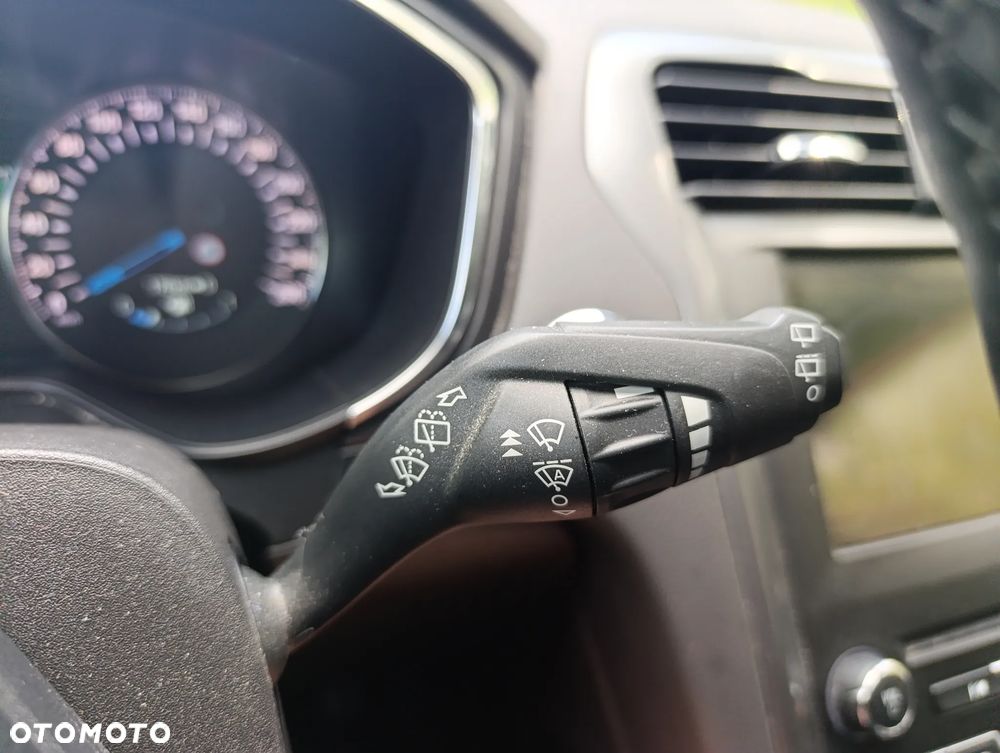 Ford Mondeo - 35