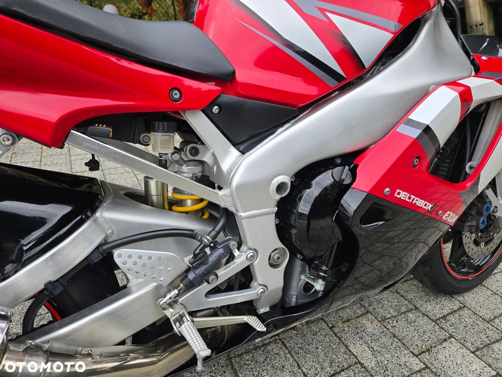 Yamaha R1 - 28