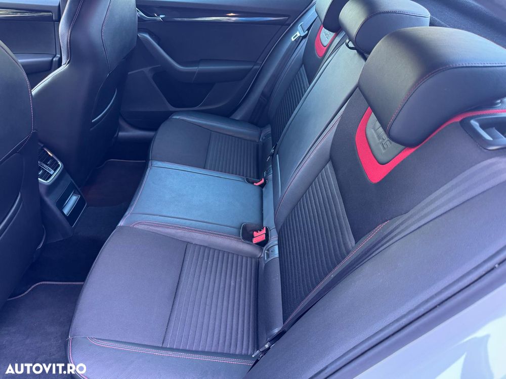 Skoda Octavia 2.0 TDI DSG RS - 6