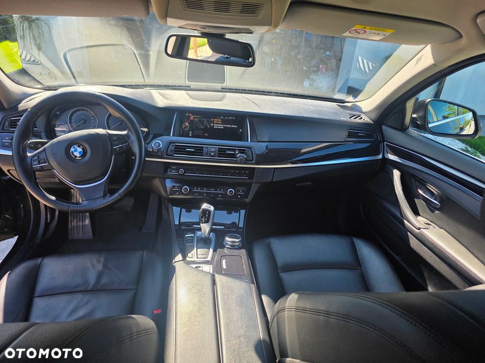 BMW Seria 5 525d - 12
