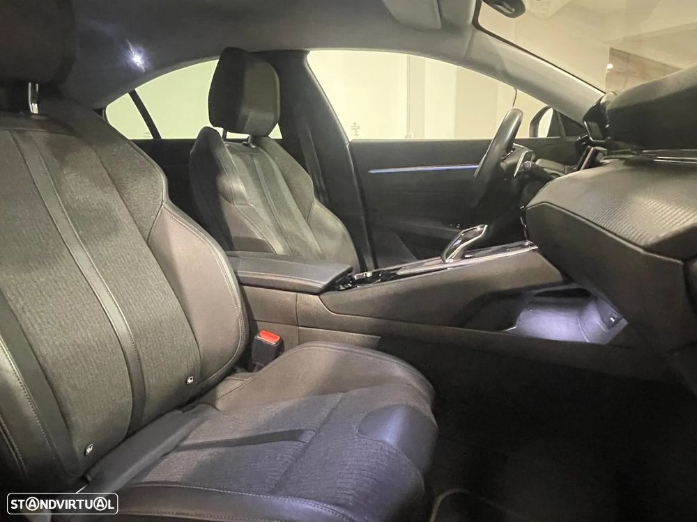 Peugeot 508 1.6 Hybrid Allure Pack e-EAT8 - 32