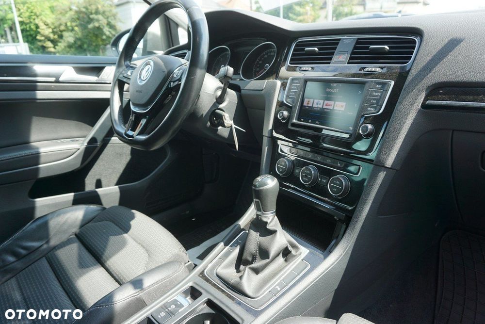Volkswagen Golf - 25