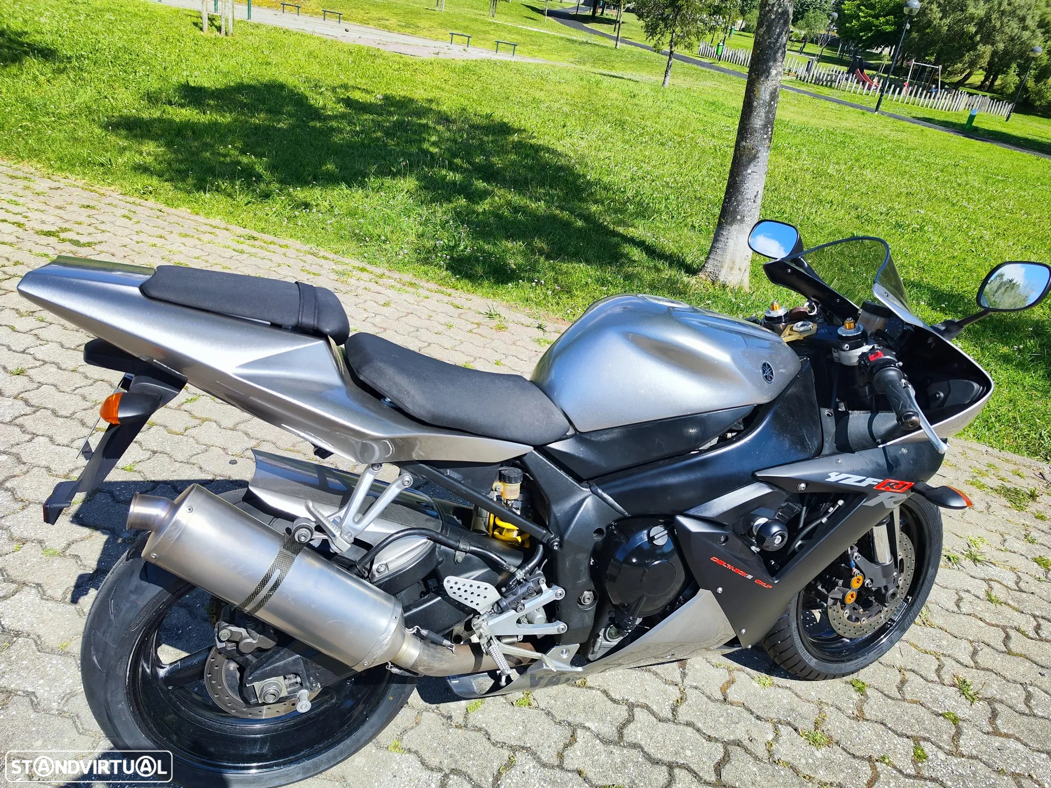 Yamaha YZF R1 - 4