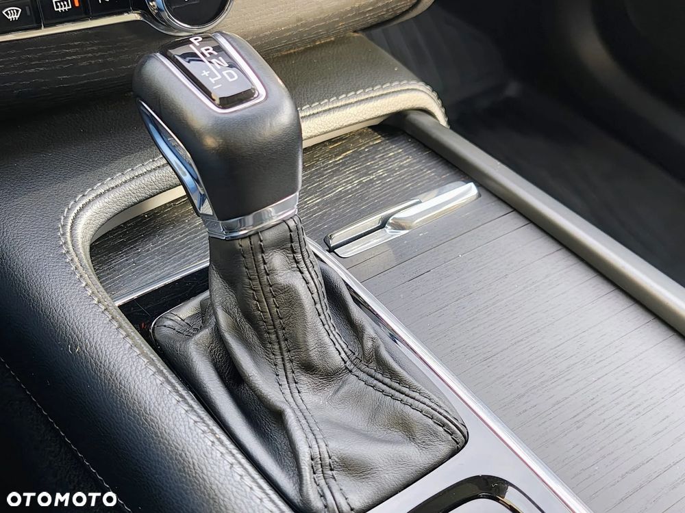 Volvo XC 90 T5 AWD Geartronic Momentum - 28