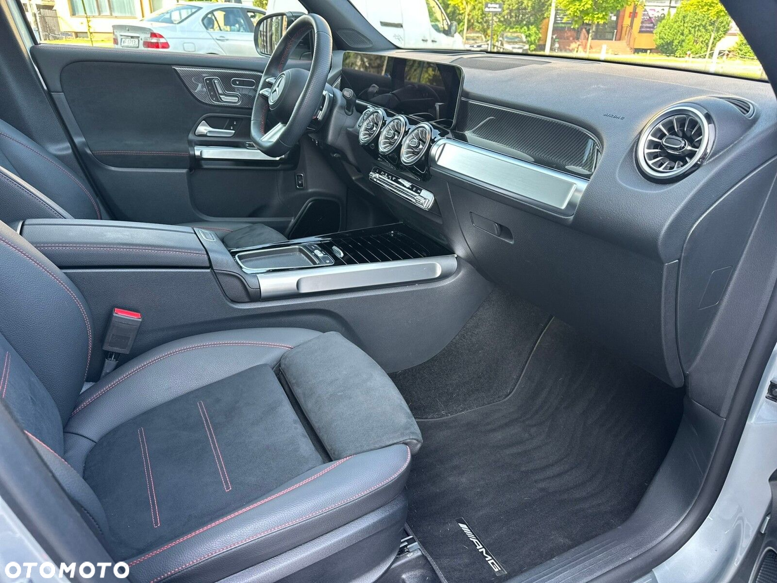 Mercedes-Benz GLB - 13