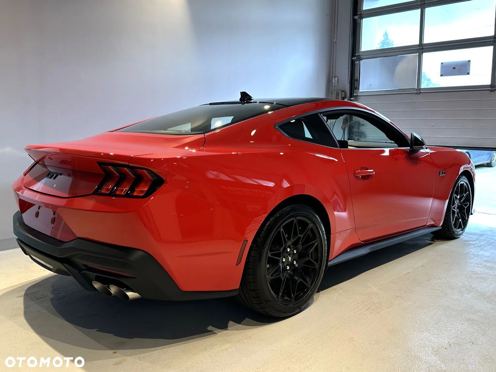 Ford Mustang - 4