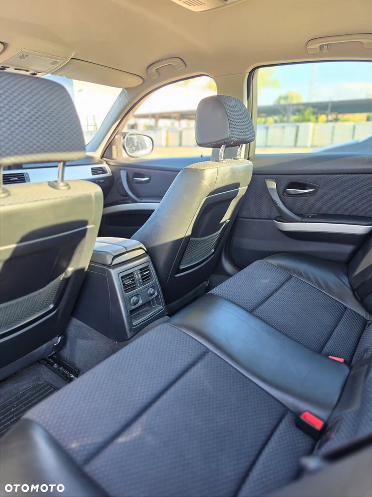 BMW Seria 3 320d xDrive DPF - 28