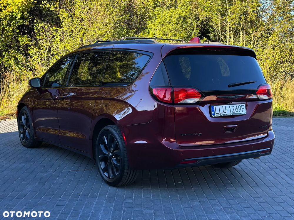 Chrysler Pacifica - 8