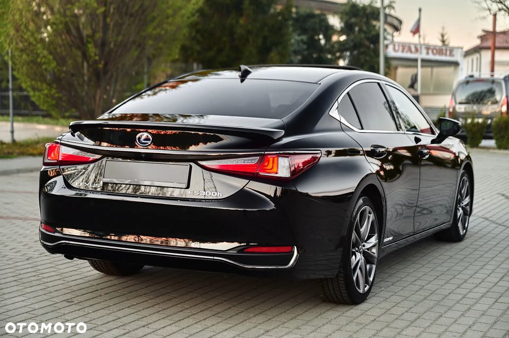 Lexus ES 300h F Sport - 12