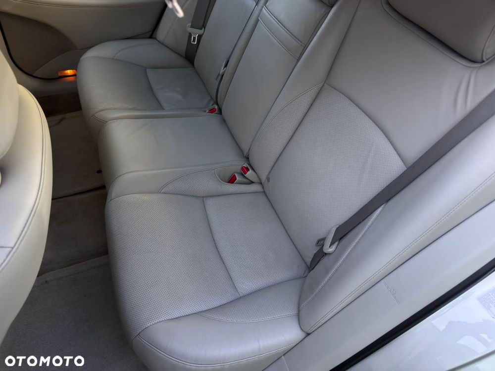 Lexus ES - 13