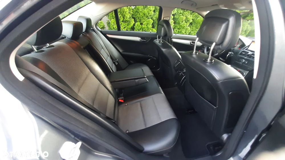 Mercedes-Benz Klasa C 180 Kompressor BlueEFFICIENCY Avantgarde - 31