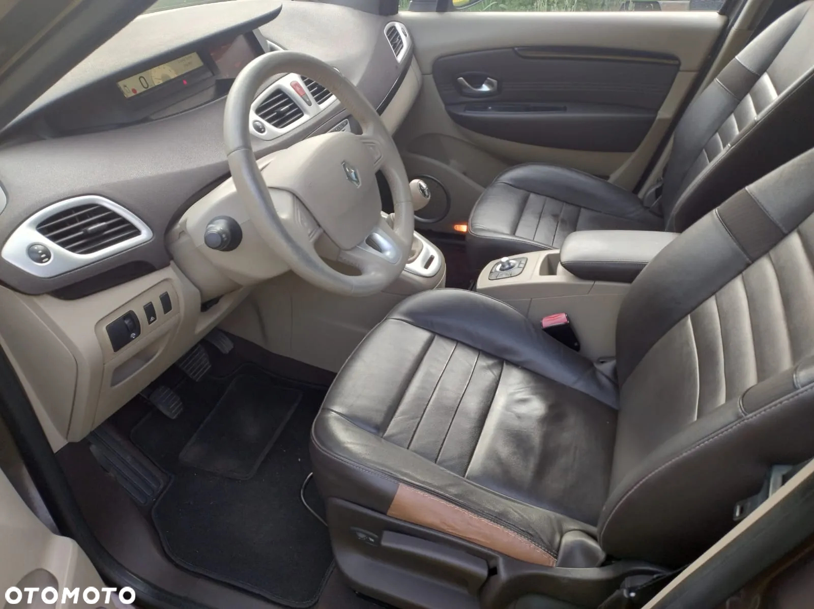 Renault Grand Scenic - 24