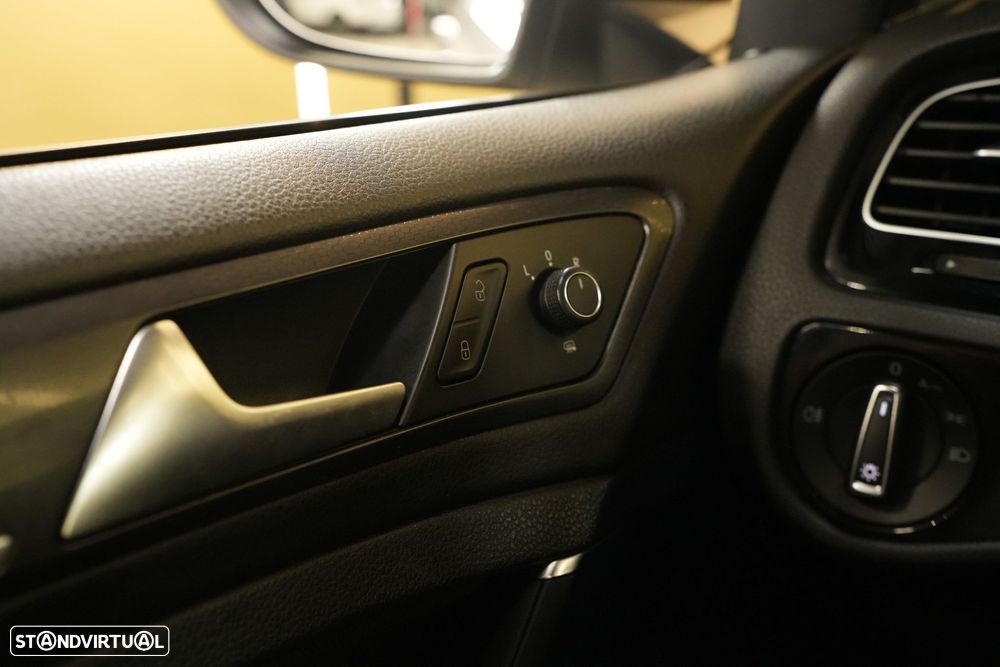 VW Golf 2.0 TSI GTI DSG - 32