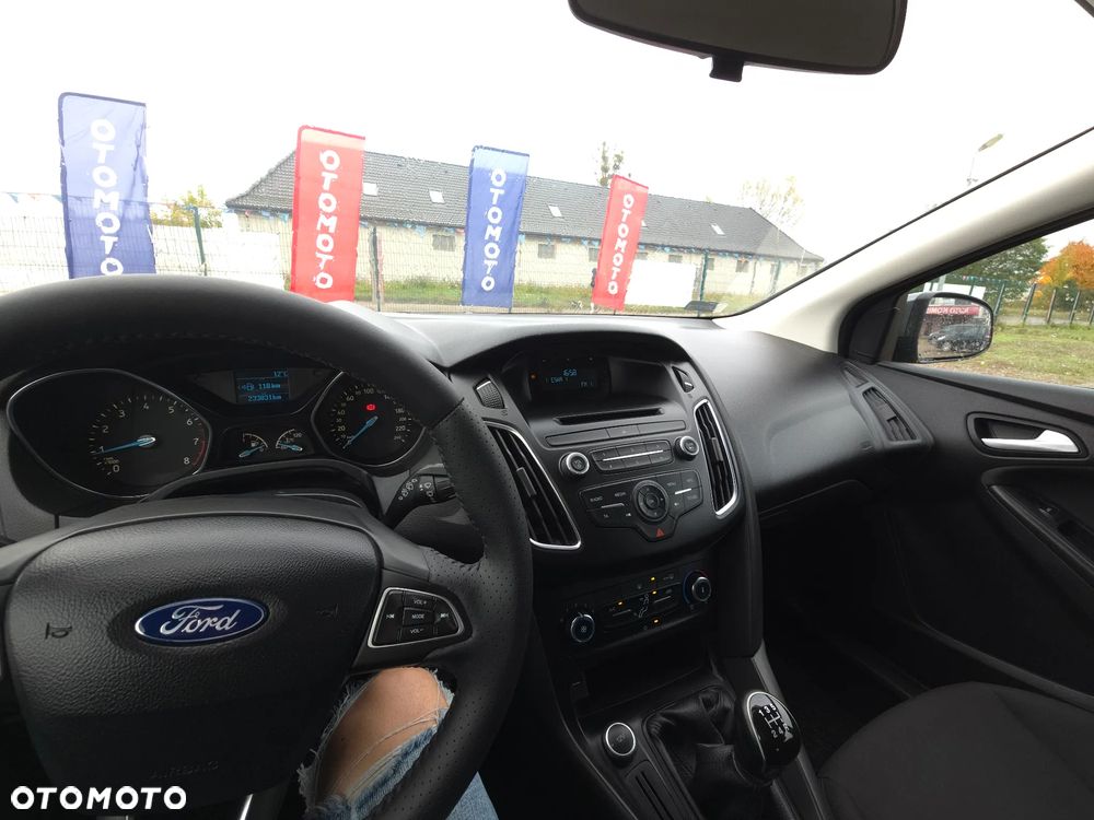 Ford Focus 1.6 Ambiente - 28