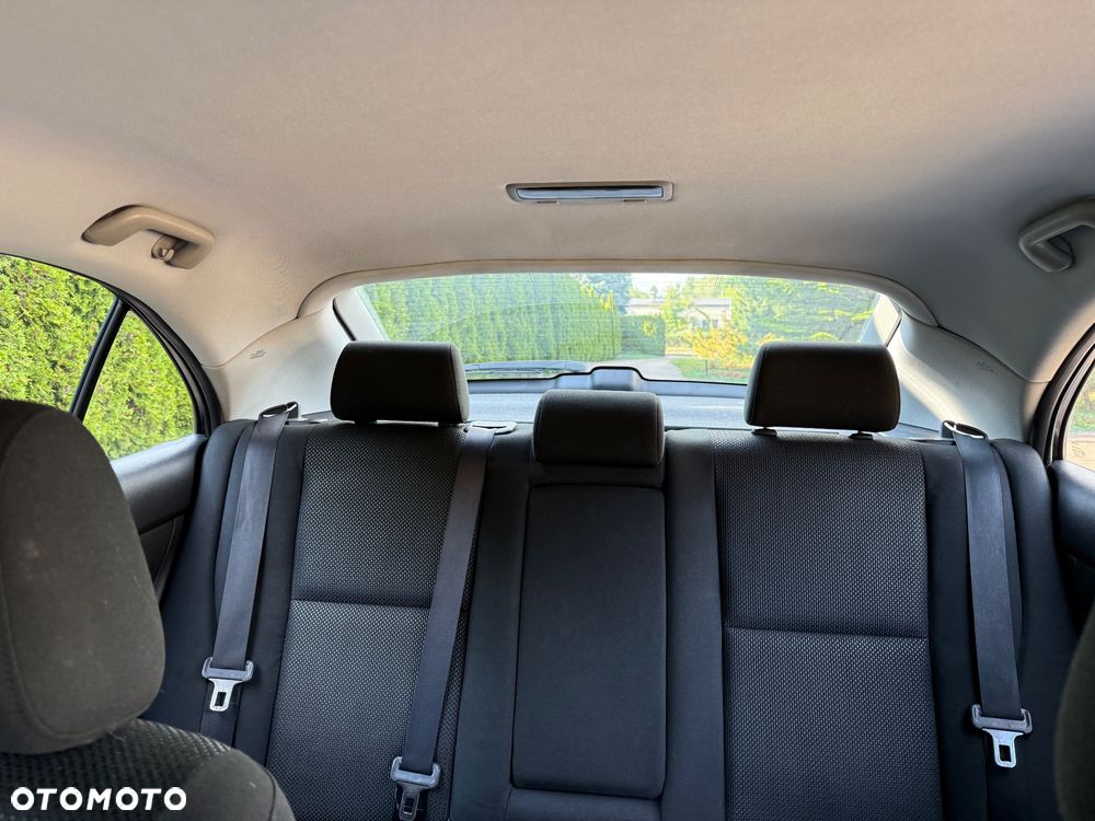 Toyota Avensis - 14