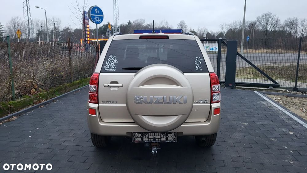 Suzuki Grand Vitara 2.0 Comfort + - 16