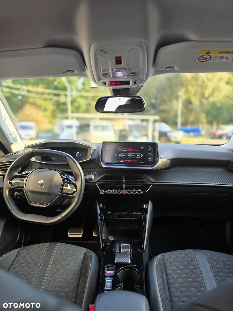 Peugeot 2008 1.2 PureTech Allure S&S EAT8 - 32