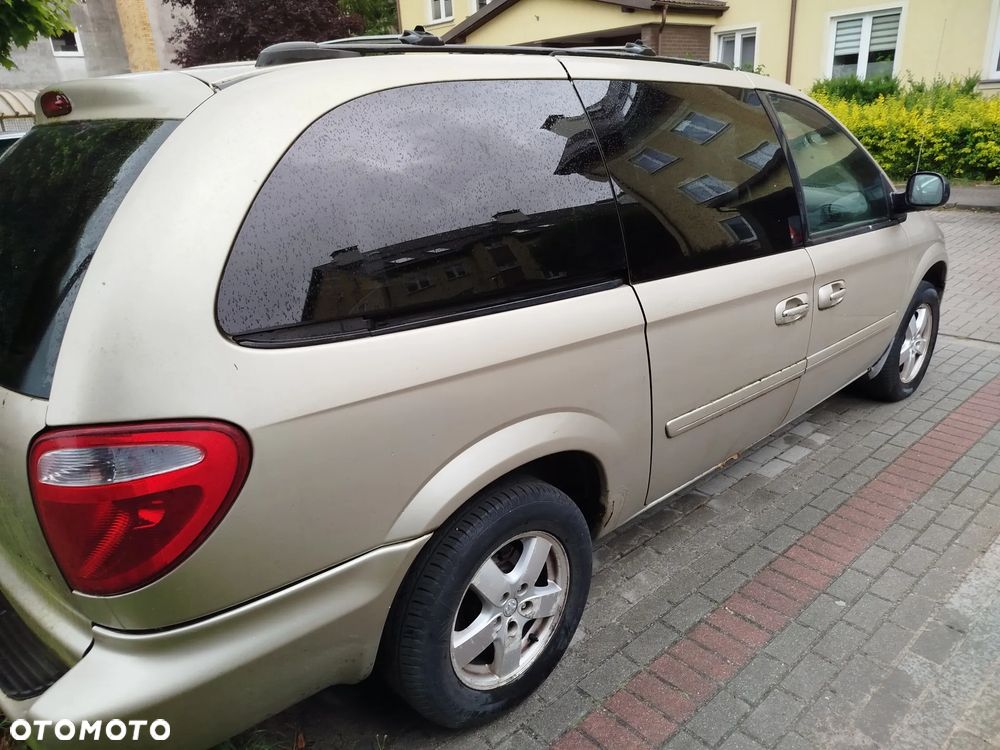 Dodge Grand Caravan - 2