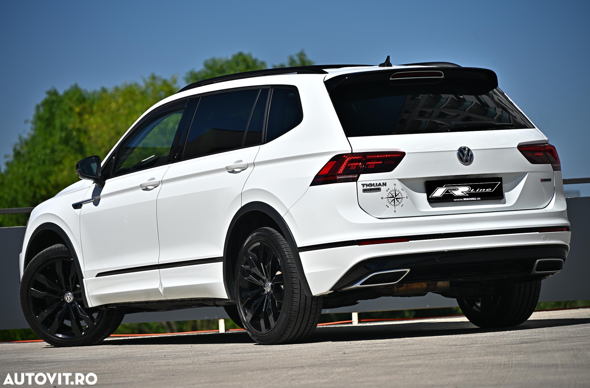Volkswagen Tiguan Allspace 2.0 TDI 4Mot DSG R-Line - 9