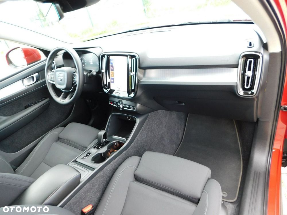 Volvo XC 40 T3 Geartronic Momentum Pro - 8