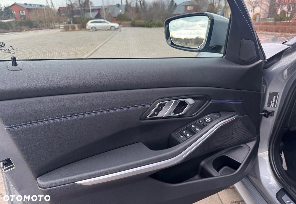 BMW Seria 3 320d xDrive M Sport sport - 23