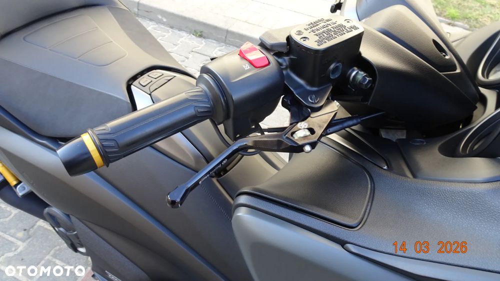 Yamaha Tmax - 16