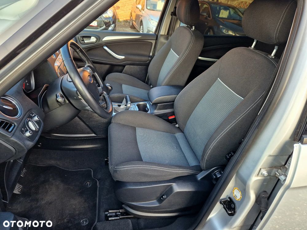 Ford S-Max - 13