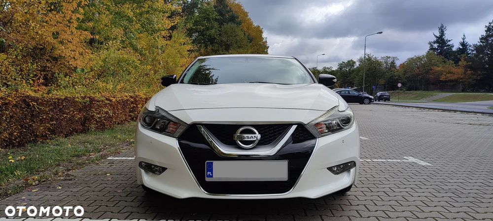 Nissan Maxima - 1