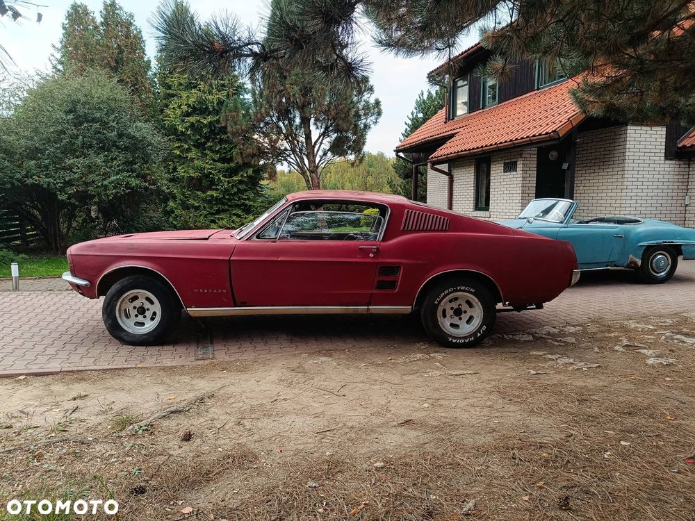 Ford Mustang - 8