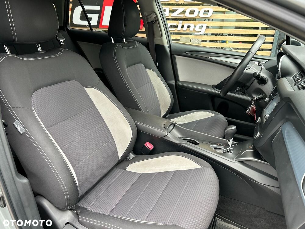 Toyota Avensis - 10