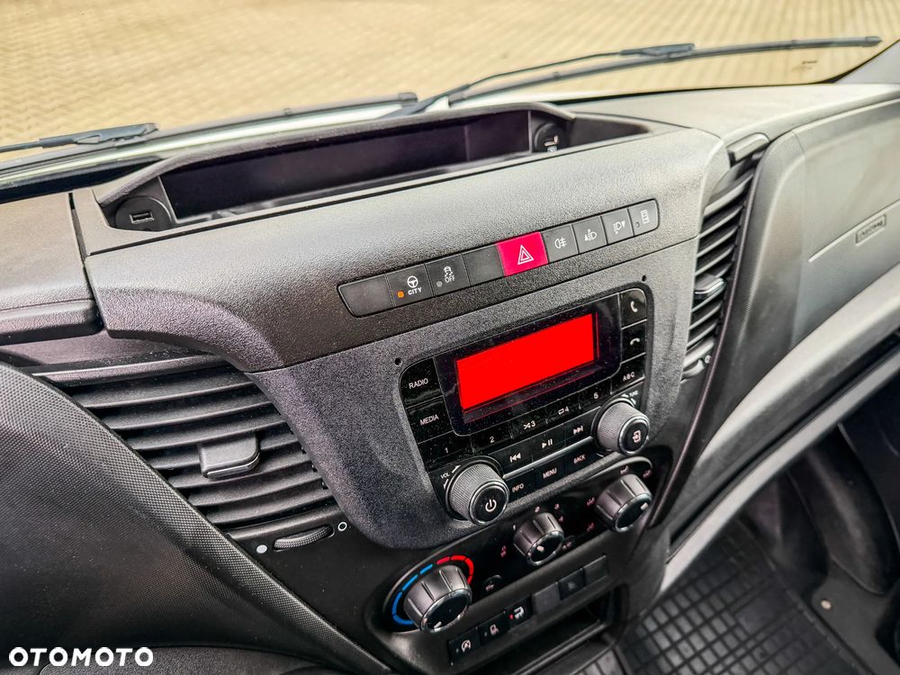 Iveco Daily 35C16H Kontener + Winda - 41