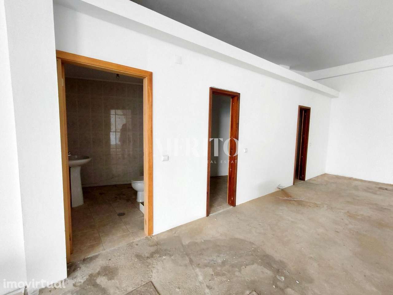 Garagem fechada, com 118 m2, localizada na prestigiada Urbanização de - Grande imagem: 5/10