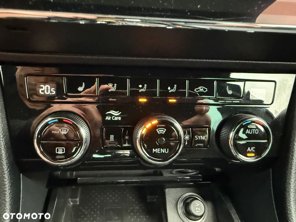 Skoda Superb 2.0 TDI DSG Sportline - 33