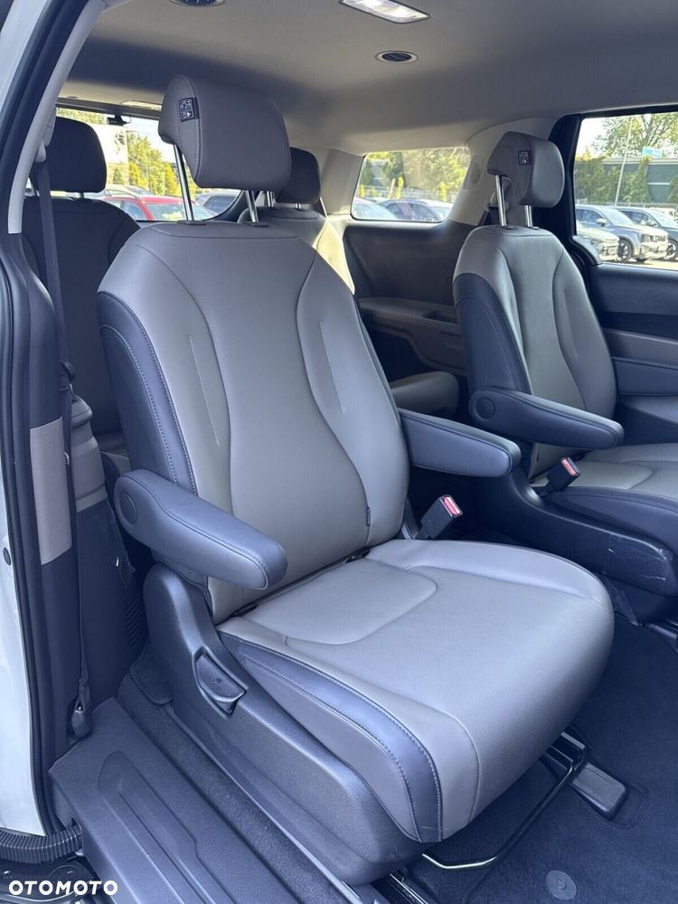 Kia Carnival - 34