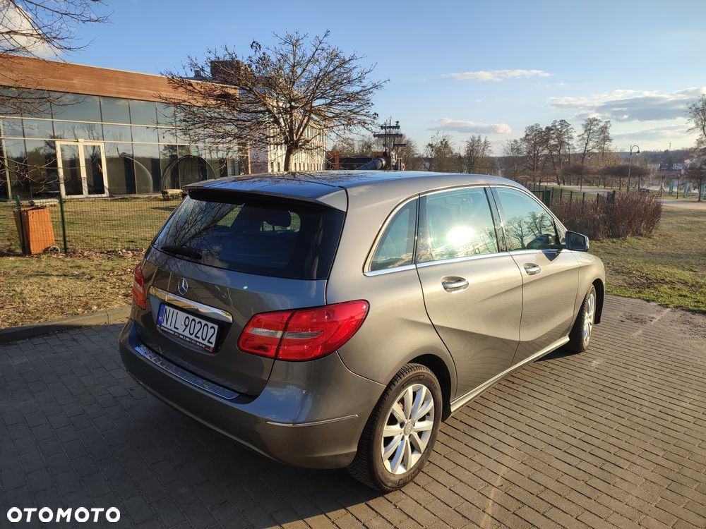 Mercedes-Benz B-Class 2013 photo 2