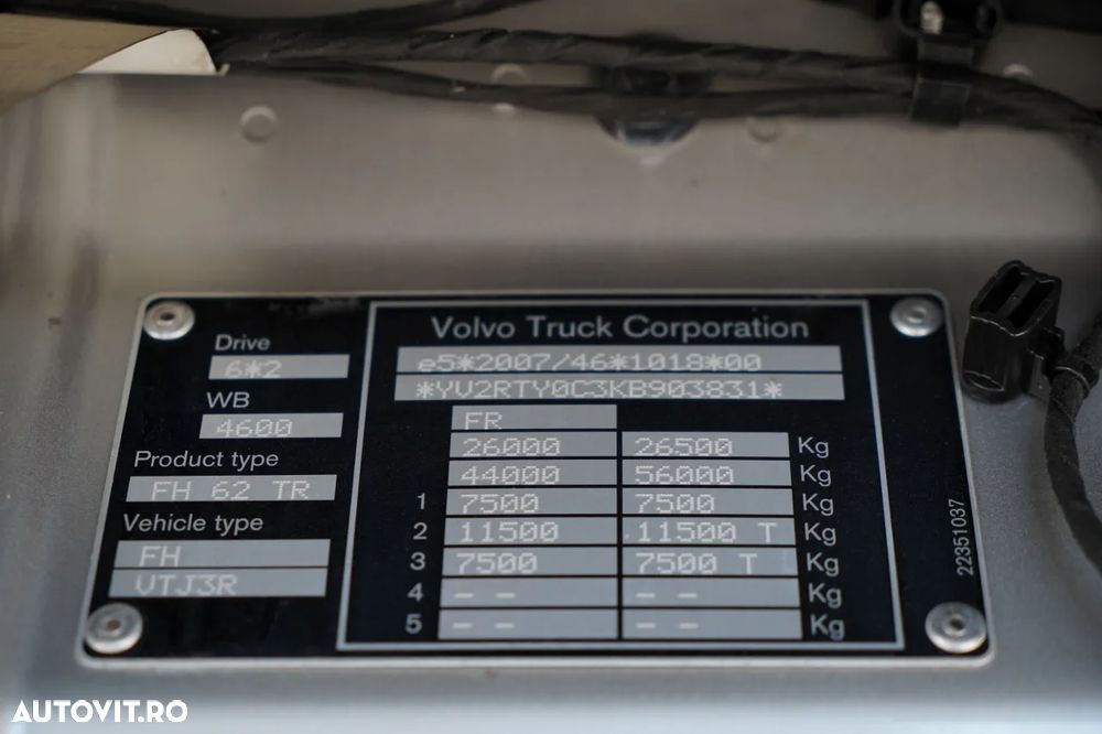 Volvo FH 460 / TRAVEL TANDEM / 120 M3 / AER CONDIȚIONAT PARCARE / AXĂ RIDICATĂ ȘI DE DIRECȚIE / PODEA REZISTENTĂ / + REMORCĂ FRUEHAUF 8,10 M / SAF / - 35