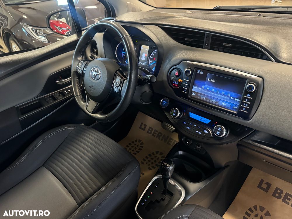 Toyota Yaris 1.5 VVT-i HSD Bi-Tone G&B - 24