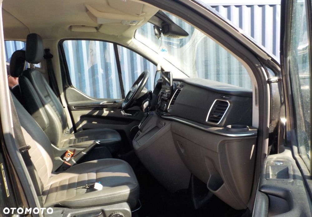 Ford Tourneo Custom - 22