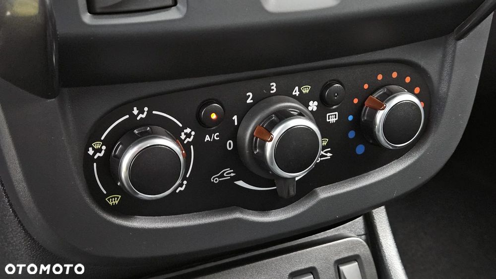Dacia Duster 1.6 SCe Prestige - 30